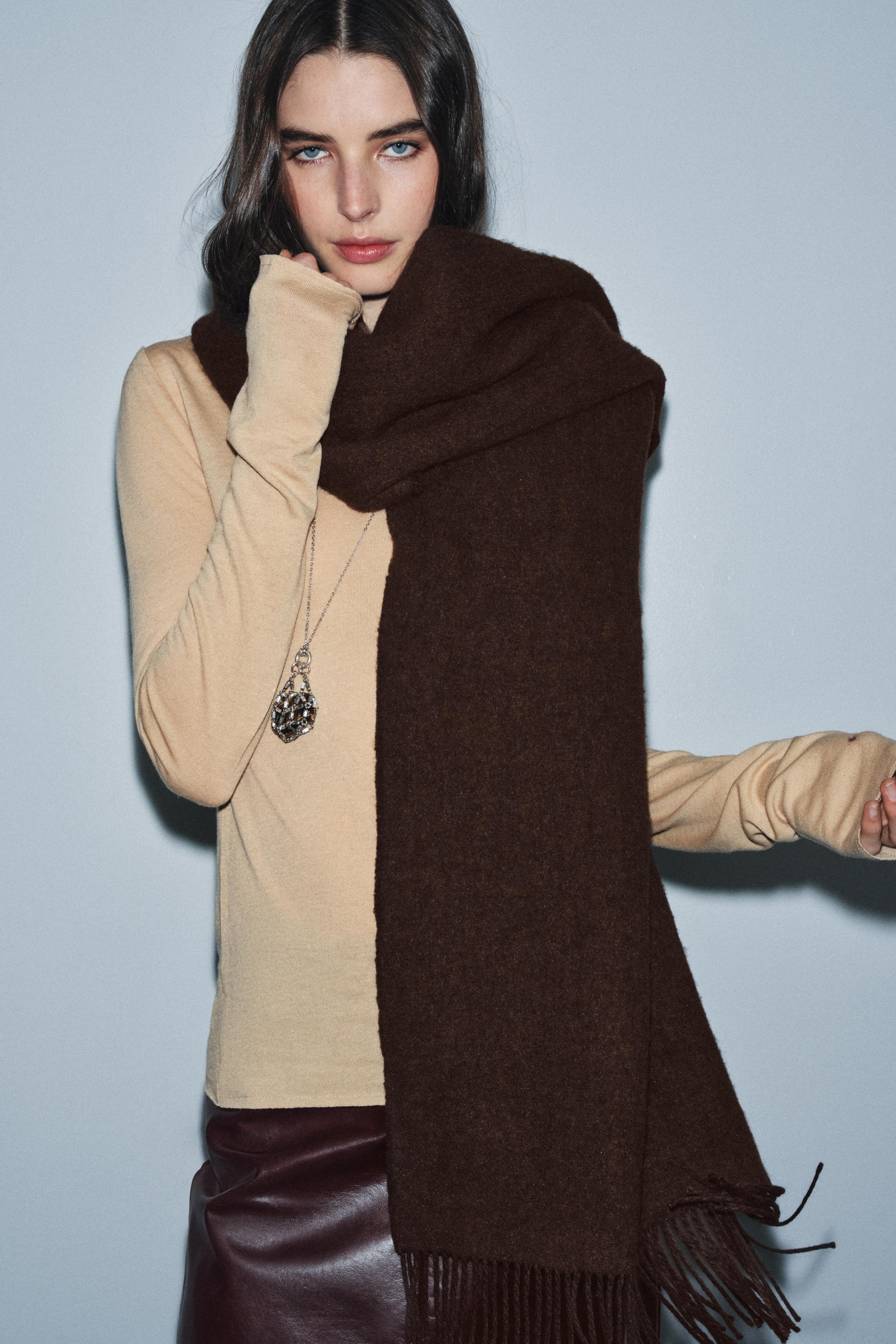 PLAIN SOFT FRINGED SCARF