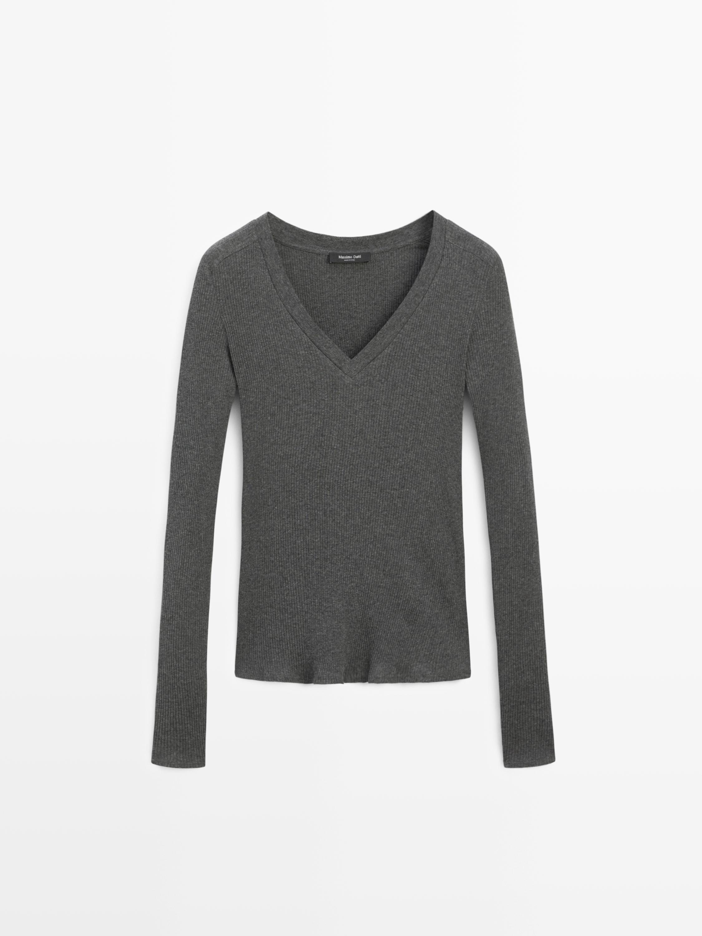 Ribbed V-neck T-shirt with long sleeves