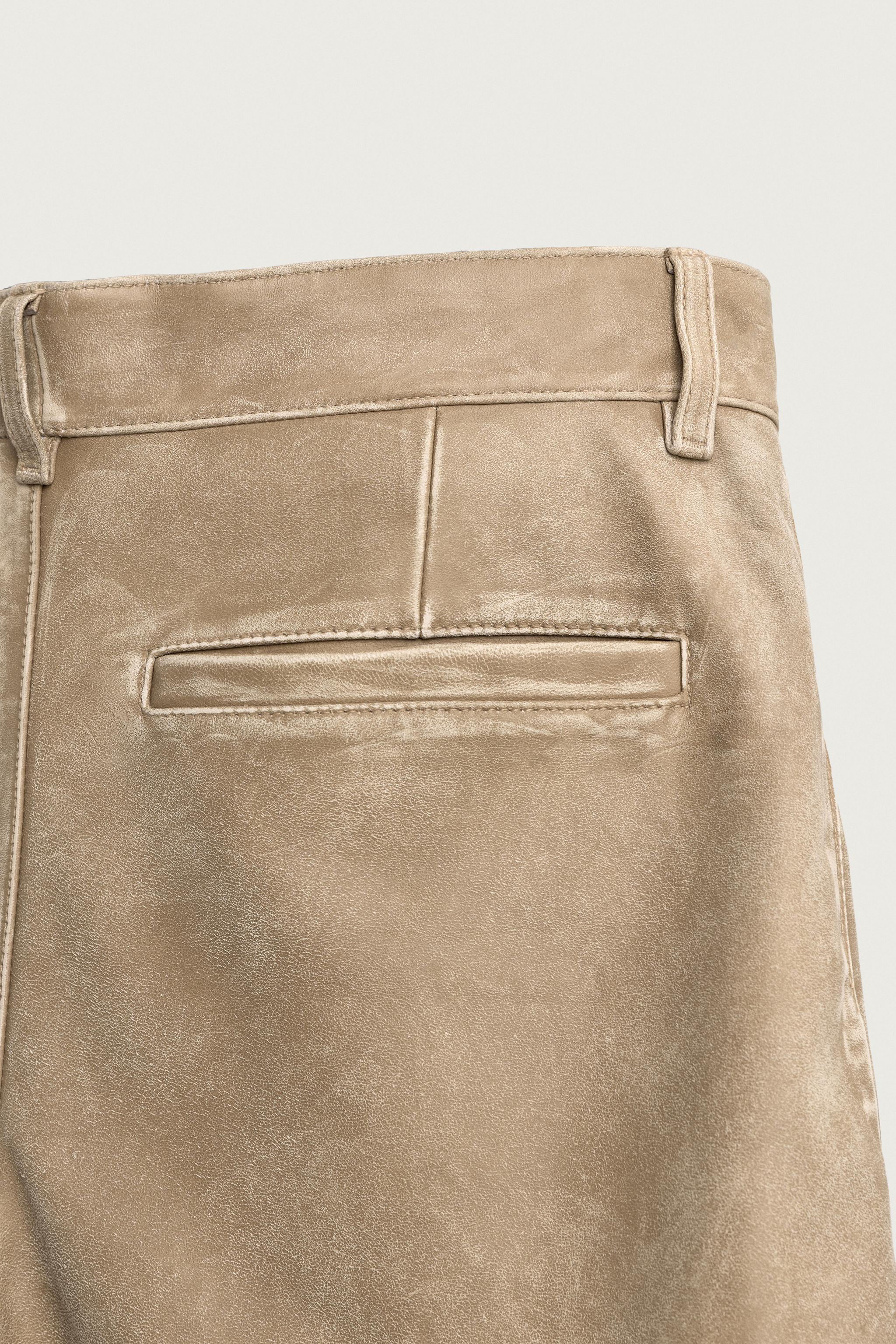 SHORT EN CUIR EFFET DÉLAVÉ