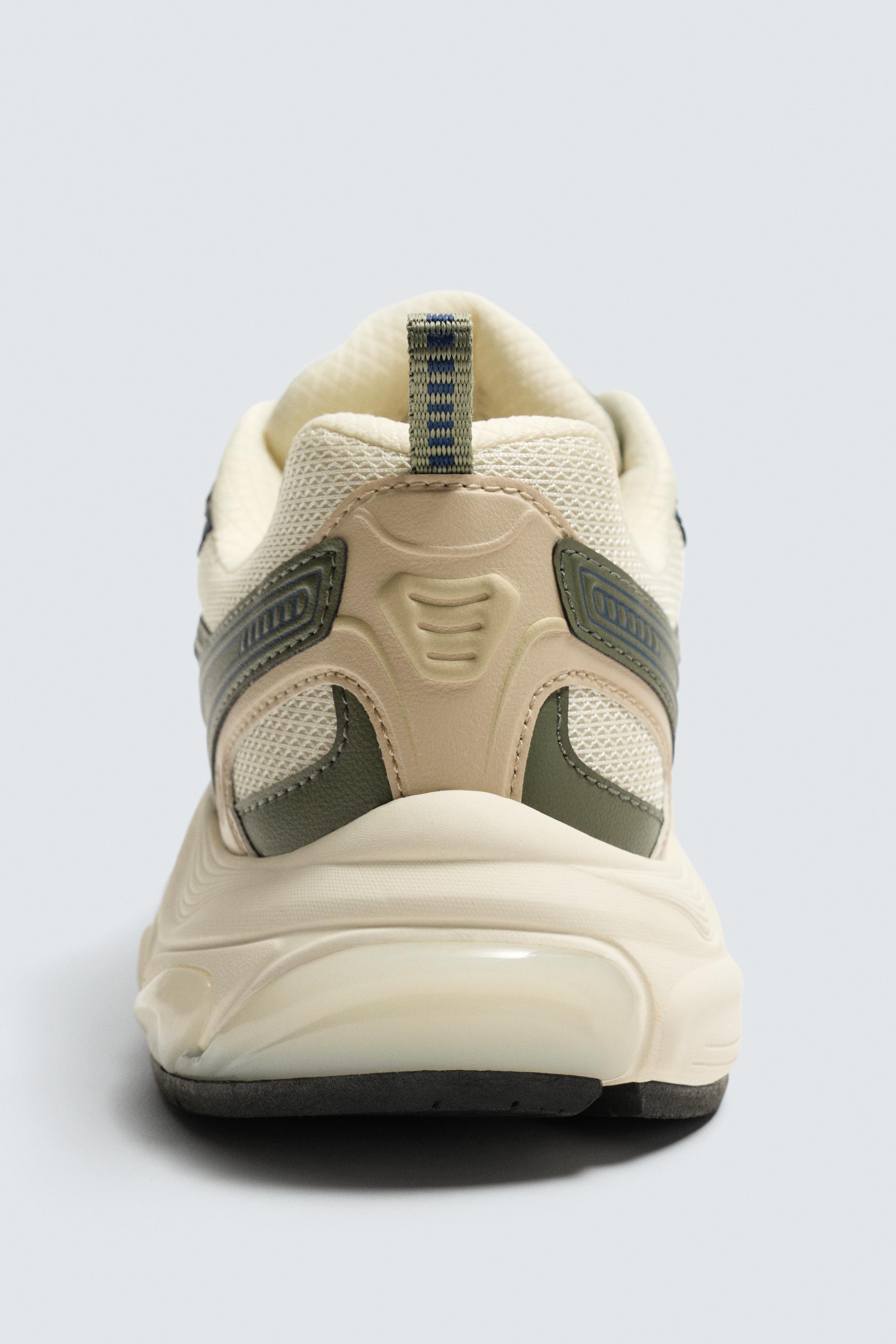 CHUNKY SOLE SNEAKERS