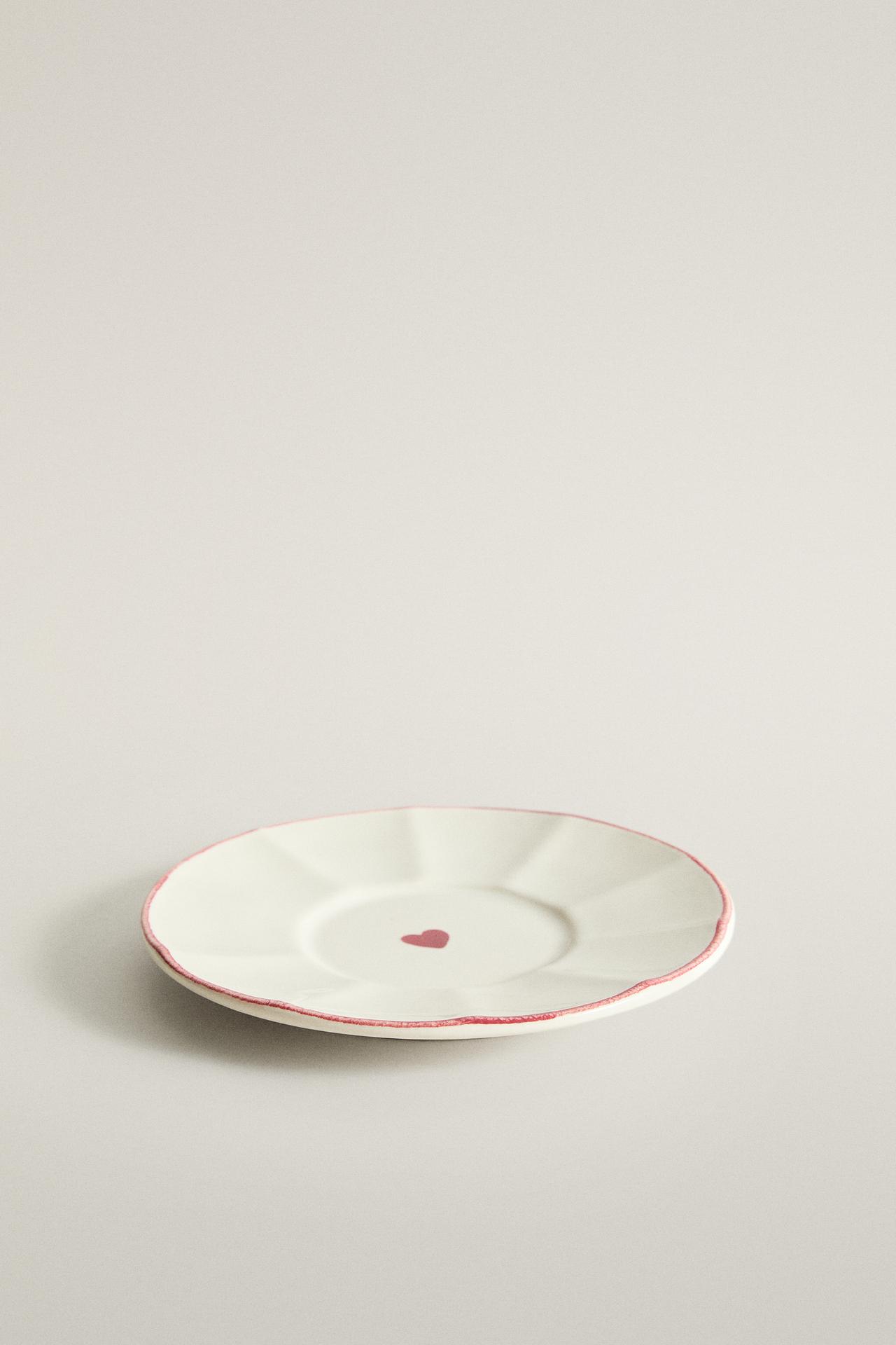 HEART STONEWARE SIDE PLATE — White / Red