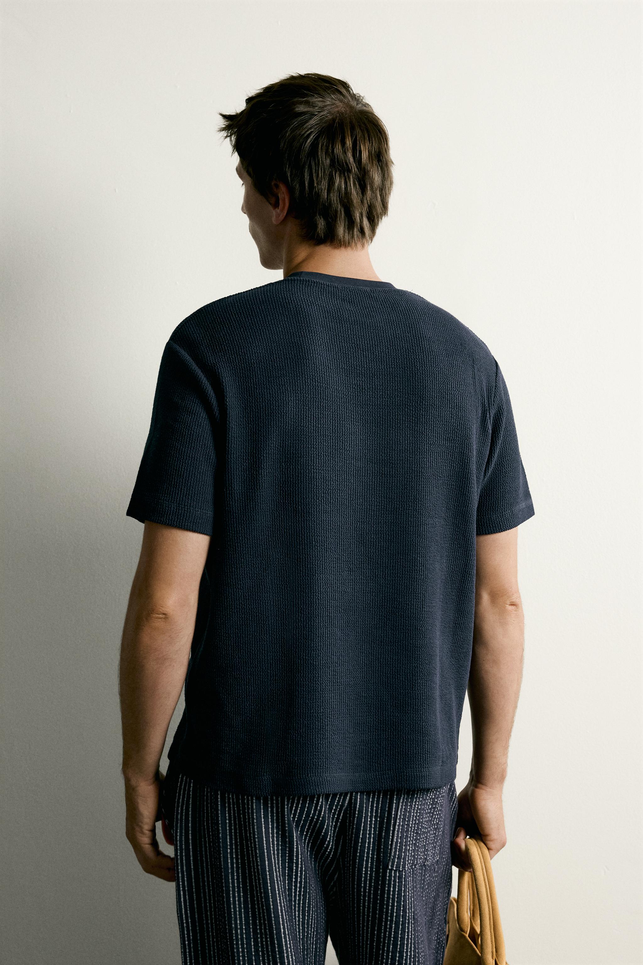 REGULAR FIT SEERSUCKER T-SHIRT