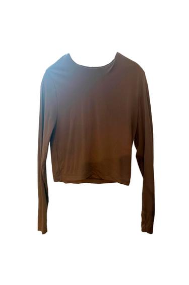 CAMISETA CON MANGAS