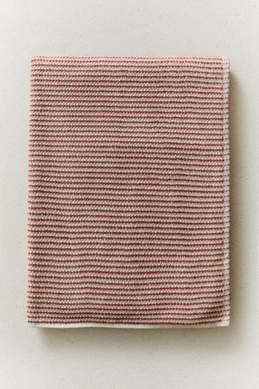 TEXTURED COTTON BATH TOWEL — Pinks 1