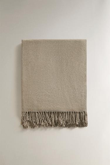 CHENILLE THROW - Light brown by Zara