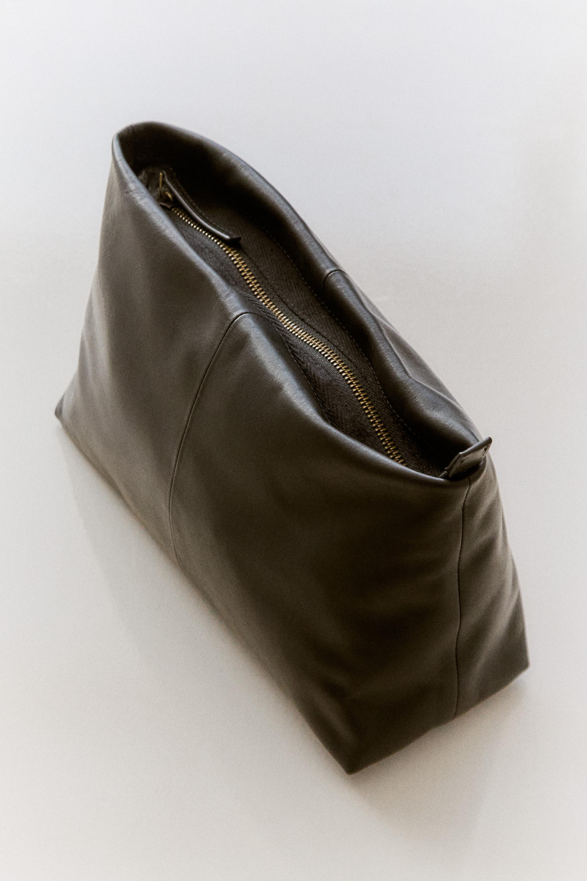 LEATHER MAKEUP BAG — Black