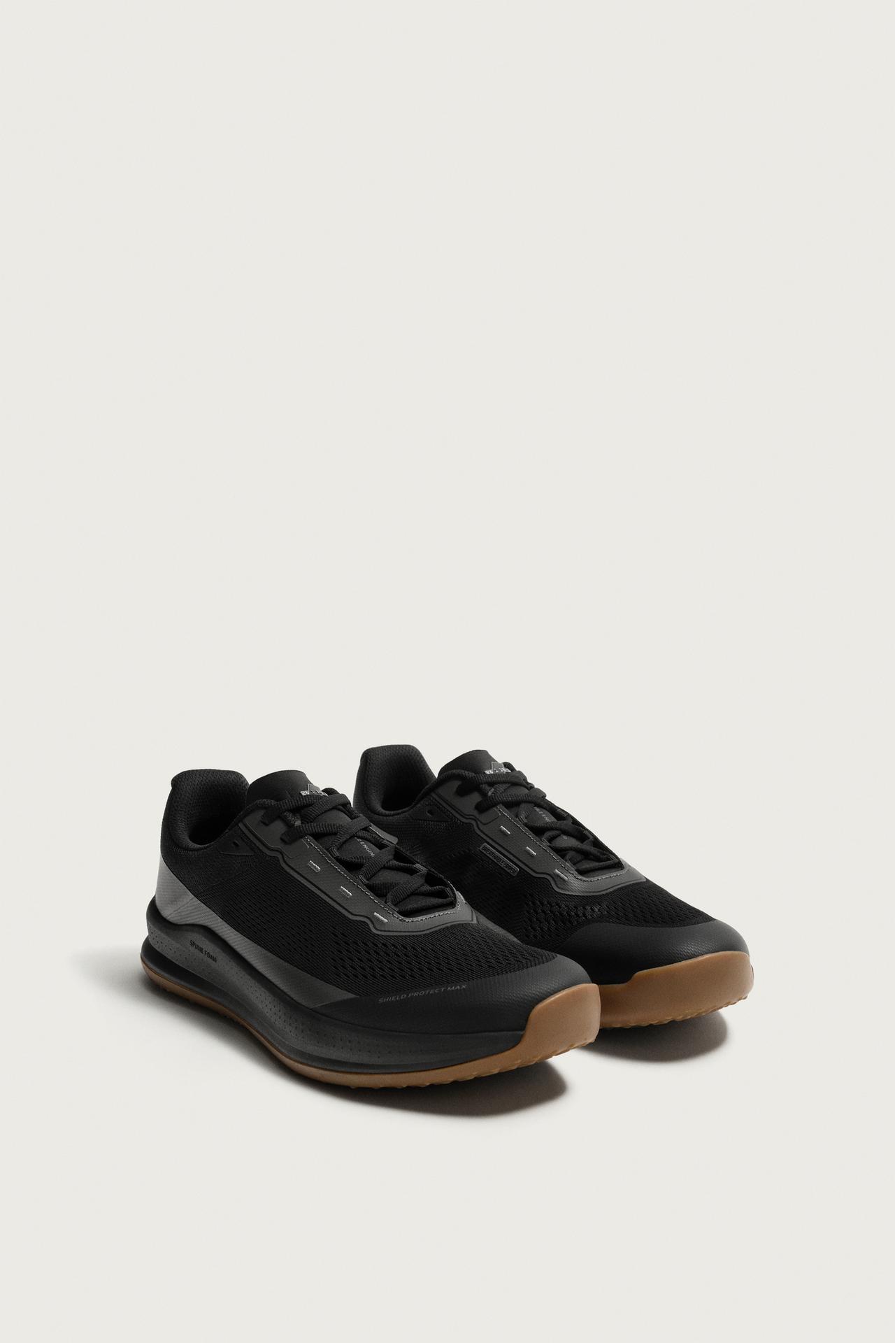 GECKO TRAIN CROSS SNEAKERS — Black