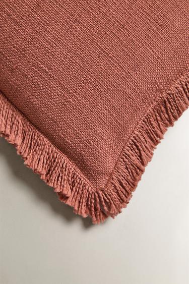 HOUSSE DE COUSSIN RAYURES FRANGES - Framboise de Zara - Image 1