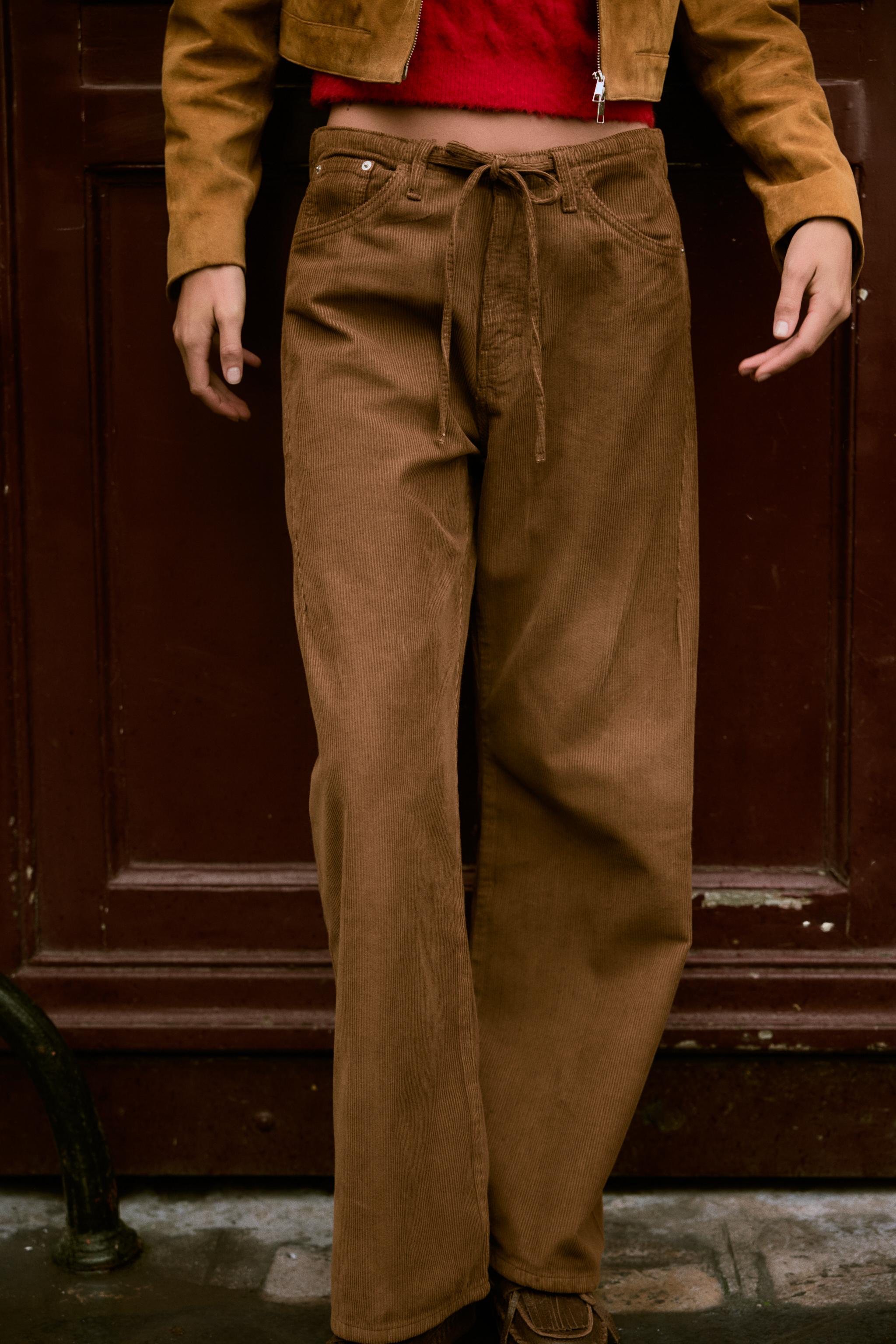 PANTALON EN VELOURS COTELE AVEC LACETS