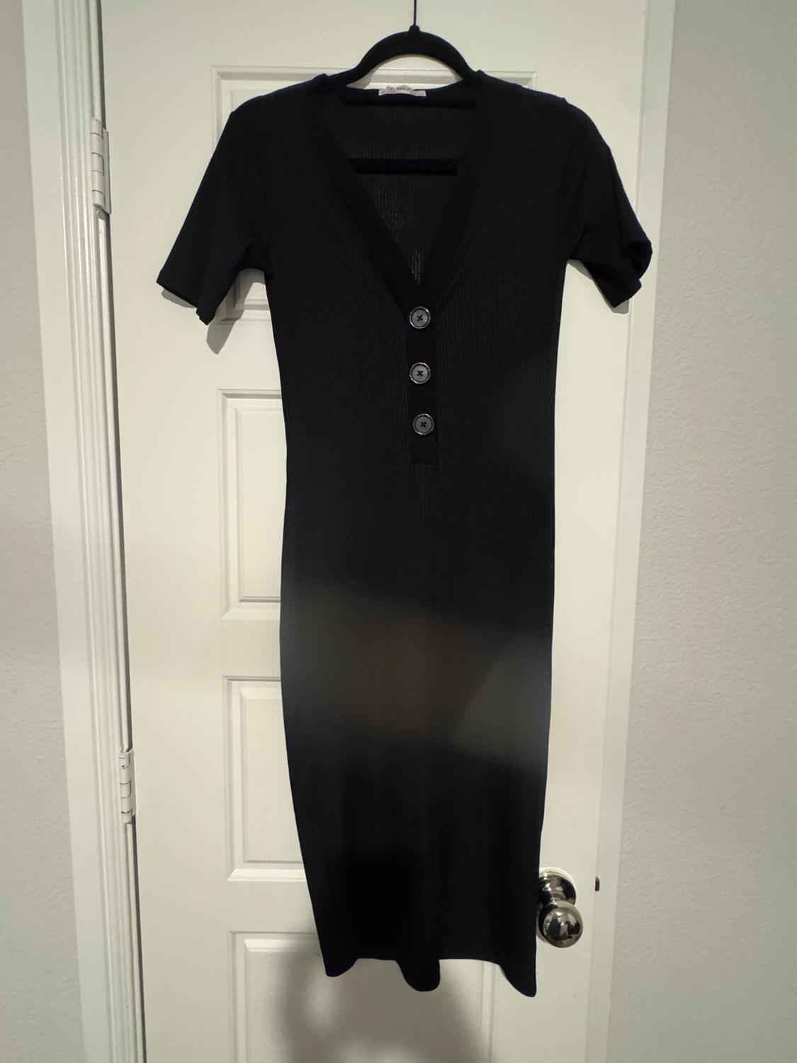 RIBBED DRESS WITH BUTTONS