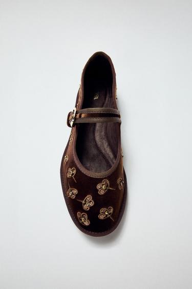 EMBROIDERED VELVET EFFECT BALLET FLATS - Brown by Zara