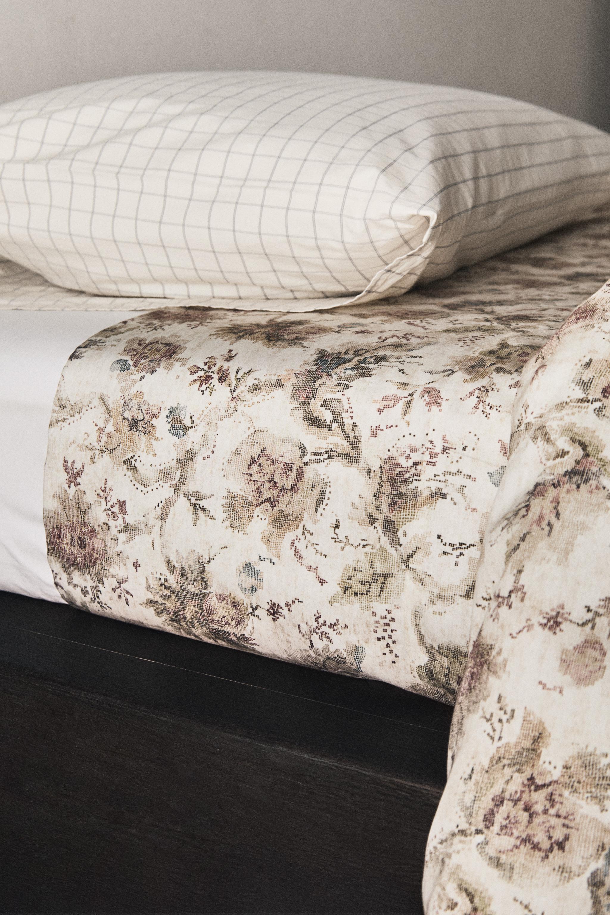 DRAP DE DESSUS FLEURS SATIN (300 FILS)