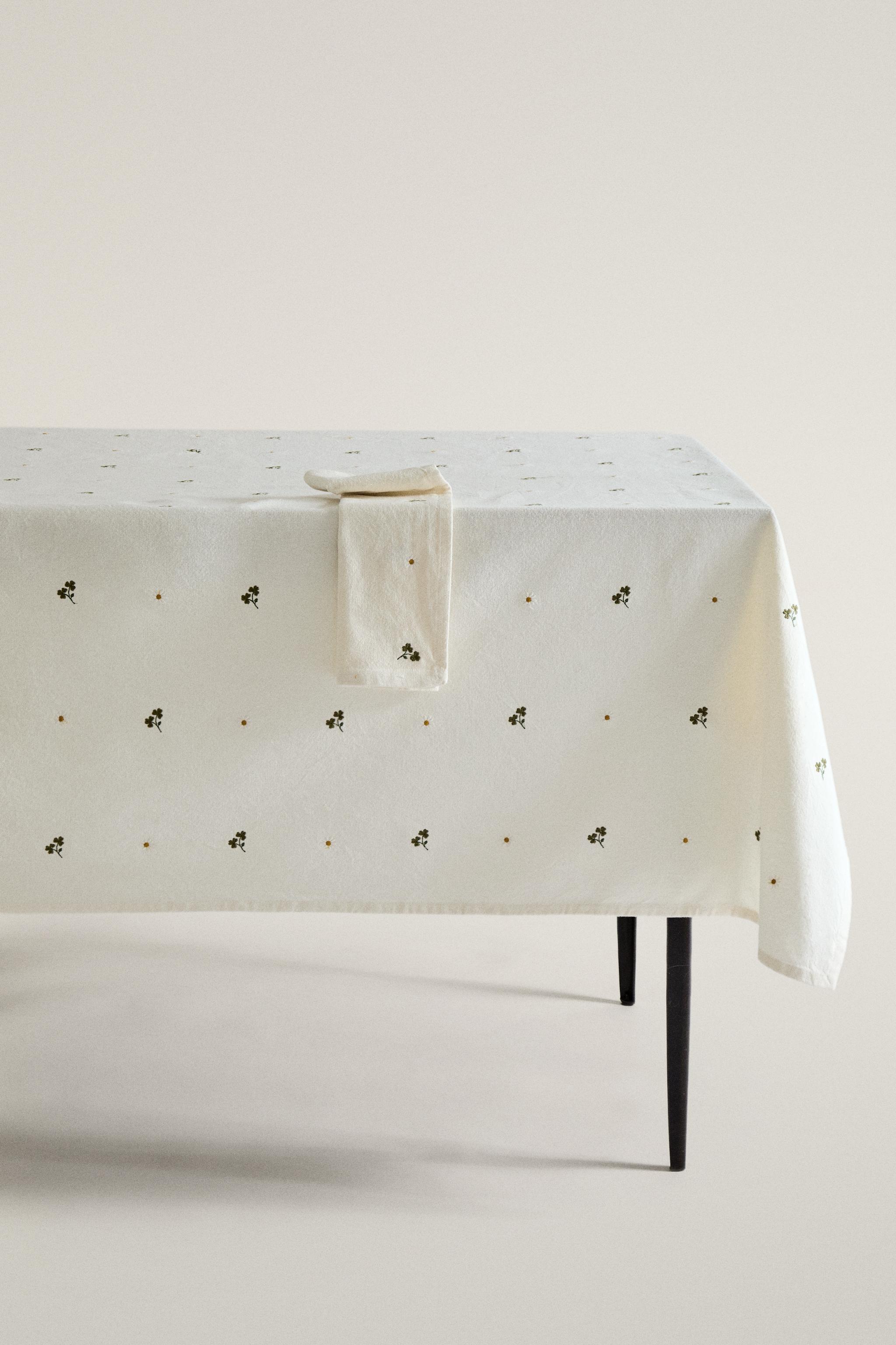 NAPPE BRODERIES TRÈFLE ET MARGUERITE