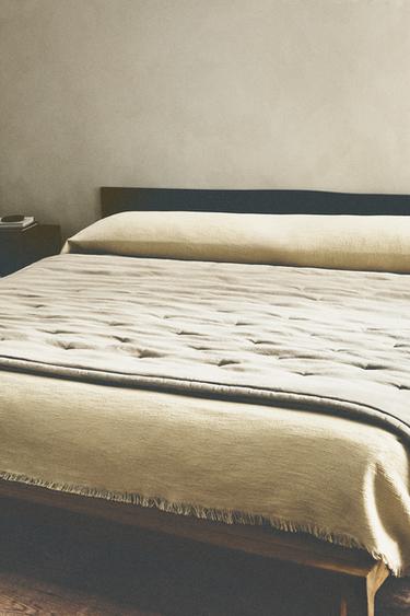 Zara QUILTED DOTTED LINEN QUILT - Light beige