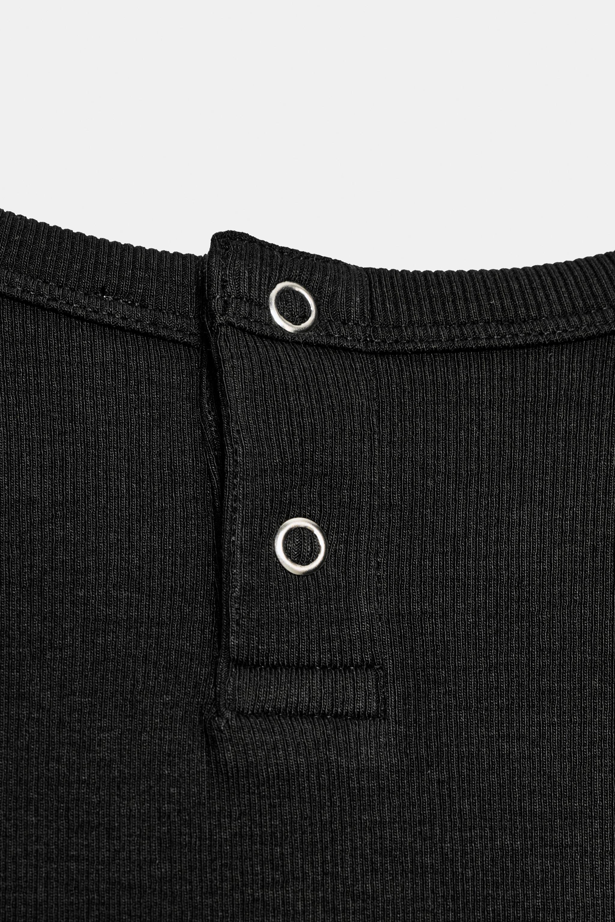 RIBBED SNAP T-SHIRT