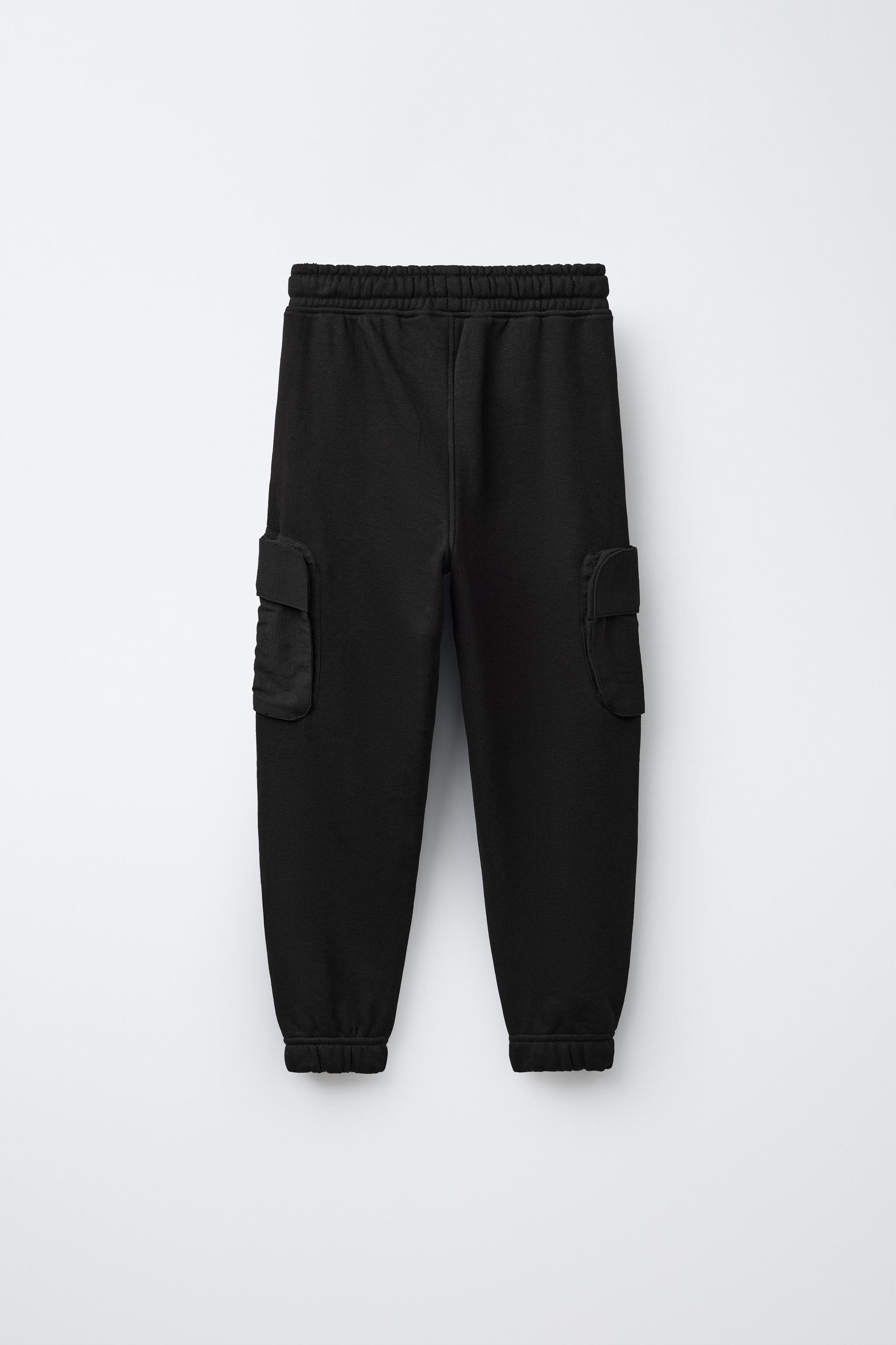 JOGGER PANTS WITH CARGO POCKETS