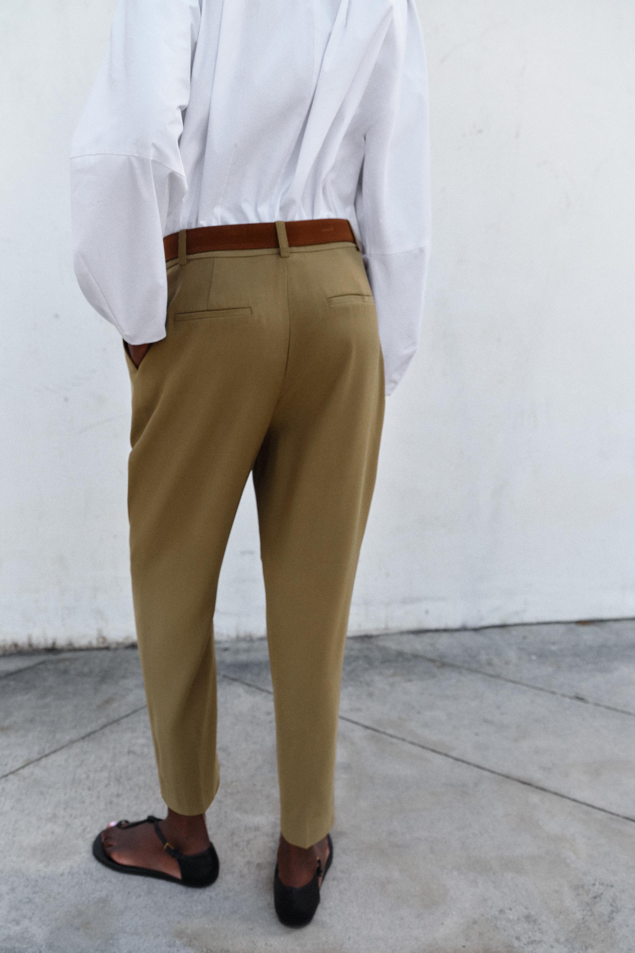 PANTALON À PINCES AVEC CEINTURE