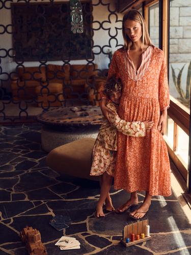 SANDALIA PLANA JELLY LIMITED EDITION - Marrón de Zara