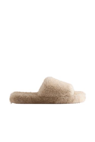 خف منزلي من الفرو الاصطناعي بنعل سميك - بني رملي الخاص بـ Zara