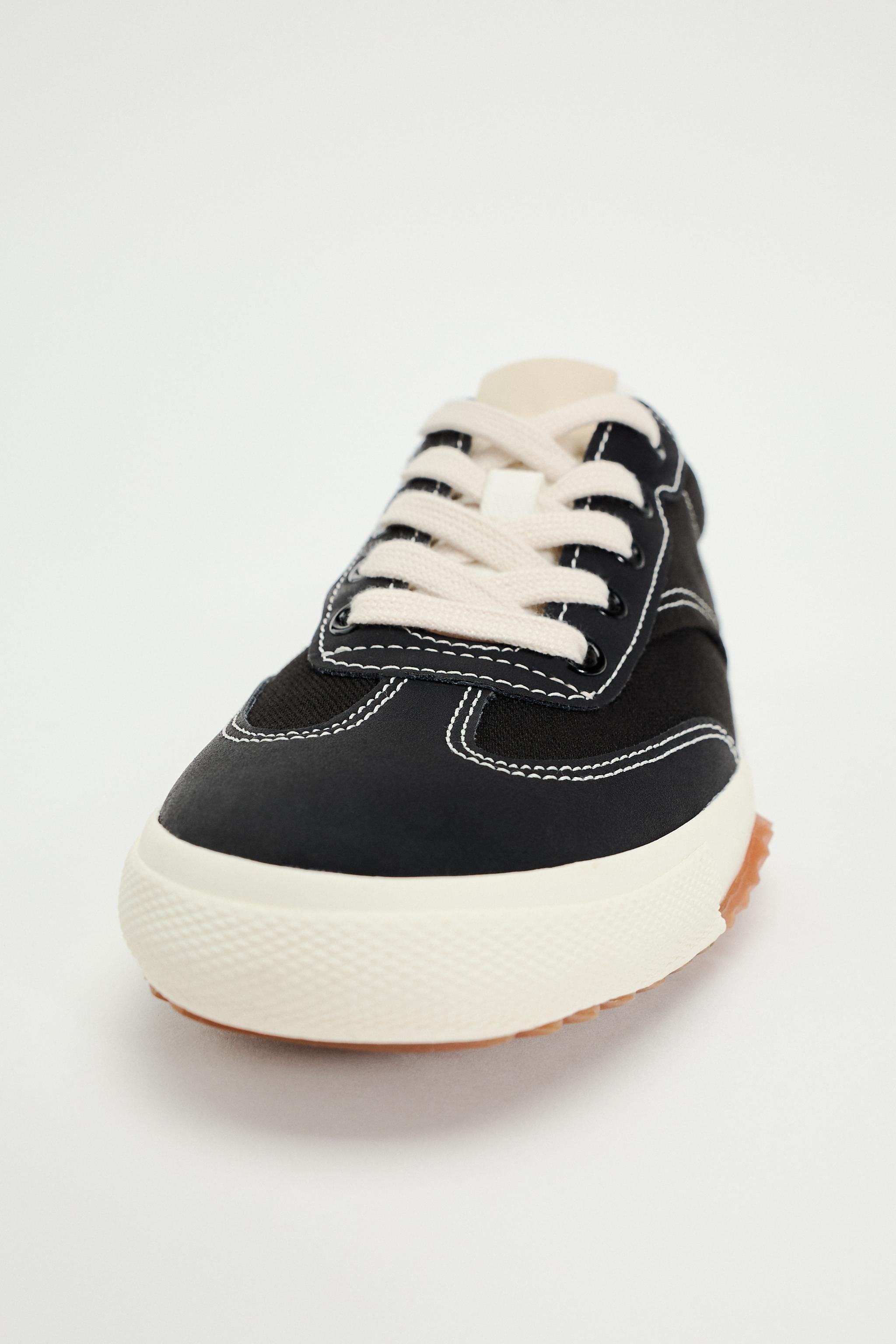 LACE-UP CASUAL SNEAKERS