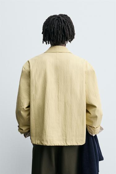 CAZADORA CROPPED FIT ESTRUCTURA - Amarillo claro de Zara