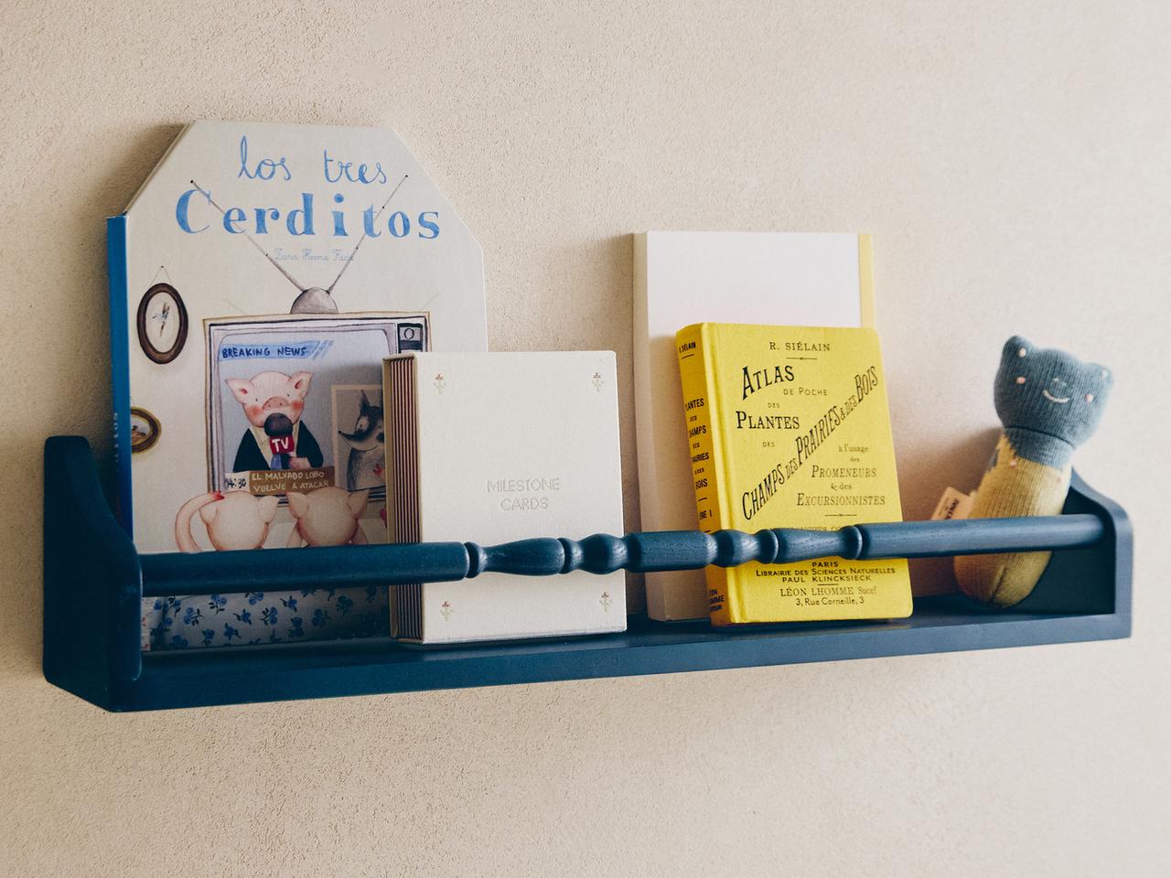 CHILDREN’S LACQUERED WOOD BOOKCASE — Blue