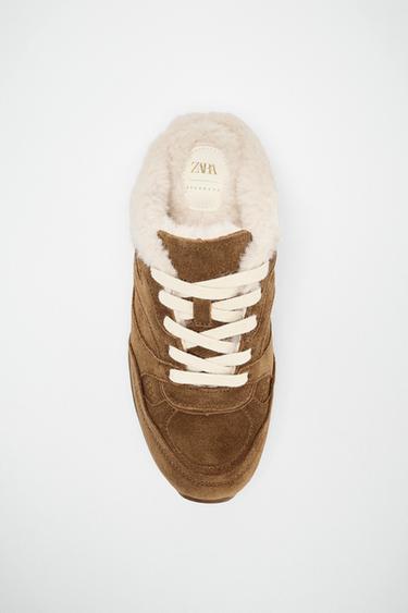 حذاء رياضي بكعب مكشوف من الجلد المدبوغ بتأثير الفرو - بني الخاص بـ Zara