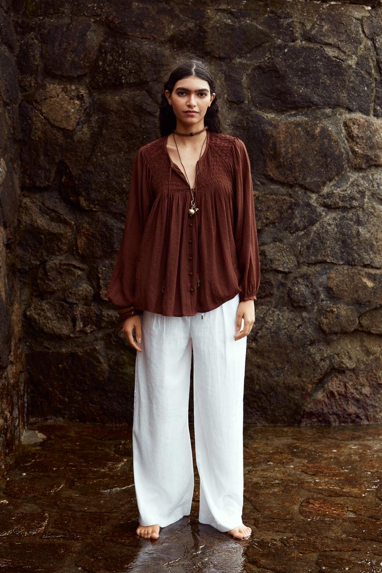 GATHERED FLOWING BLOUSE
