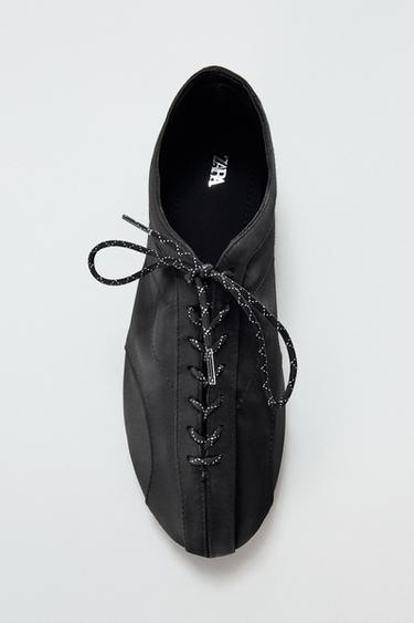 BAILARINA DEPORTIVA CORDONES - Negro de Zara