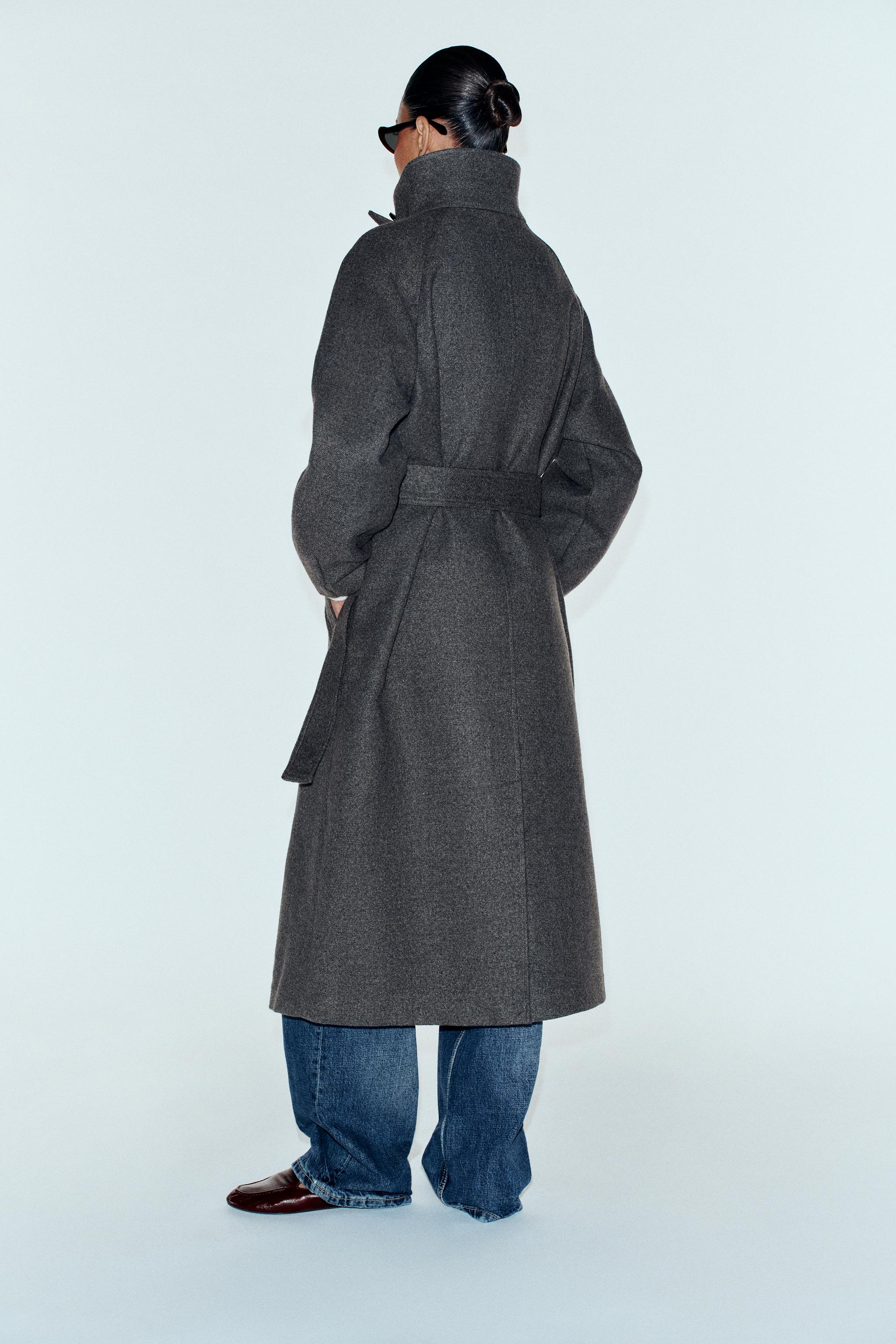 Manteau à col montant avec ceinture