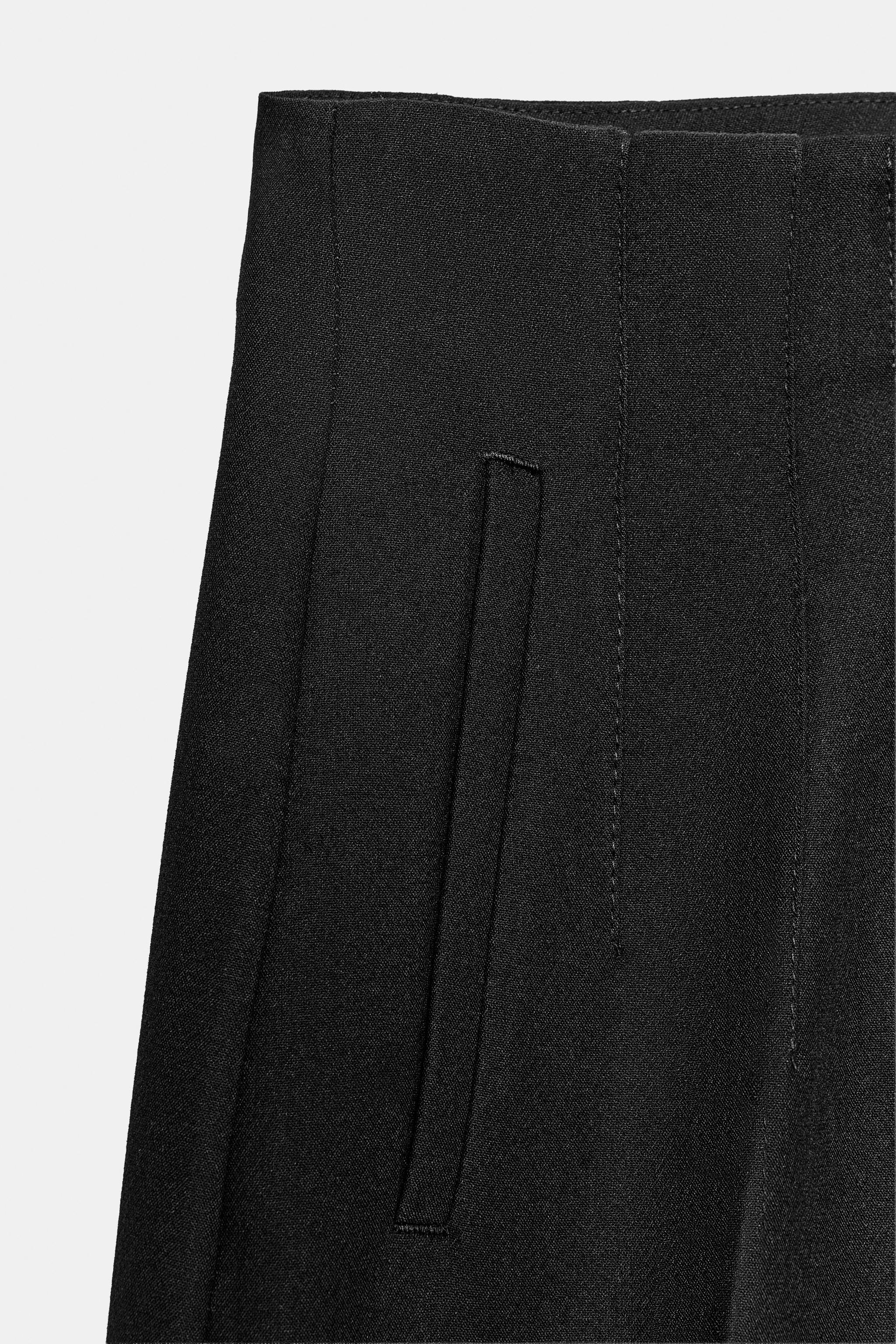 HIGH-RISE BARREL-LEG PANTS