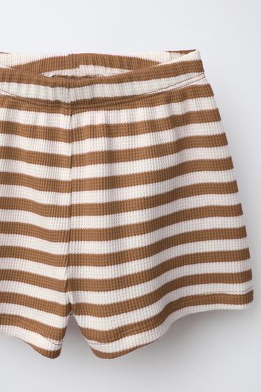 ENSEMBLE GAUFRÉ T-SHIRT ET BERMUDA À RAYURES - Marron clair de Zara - Image 4