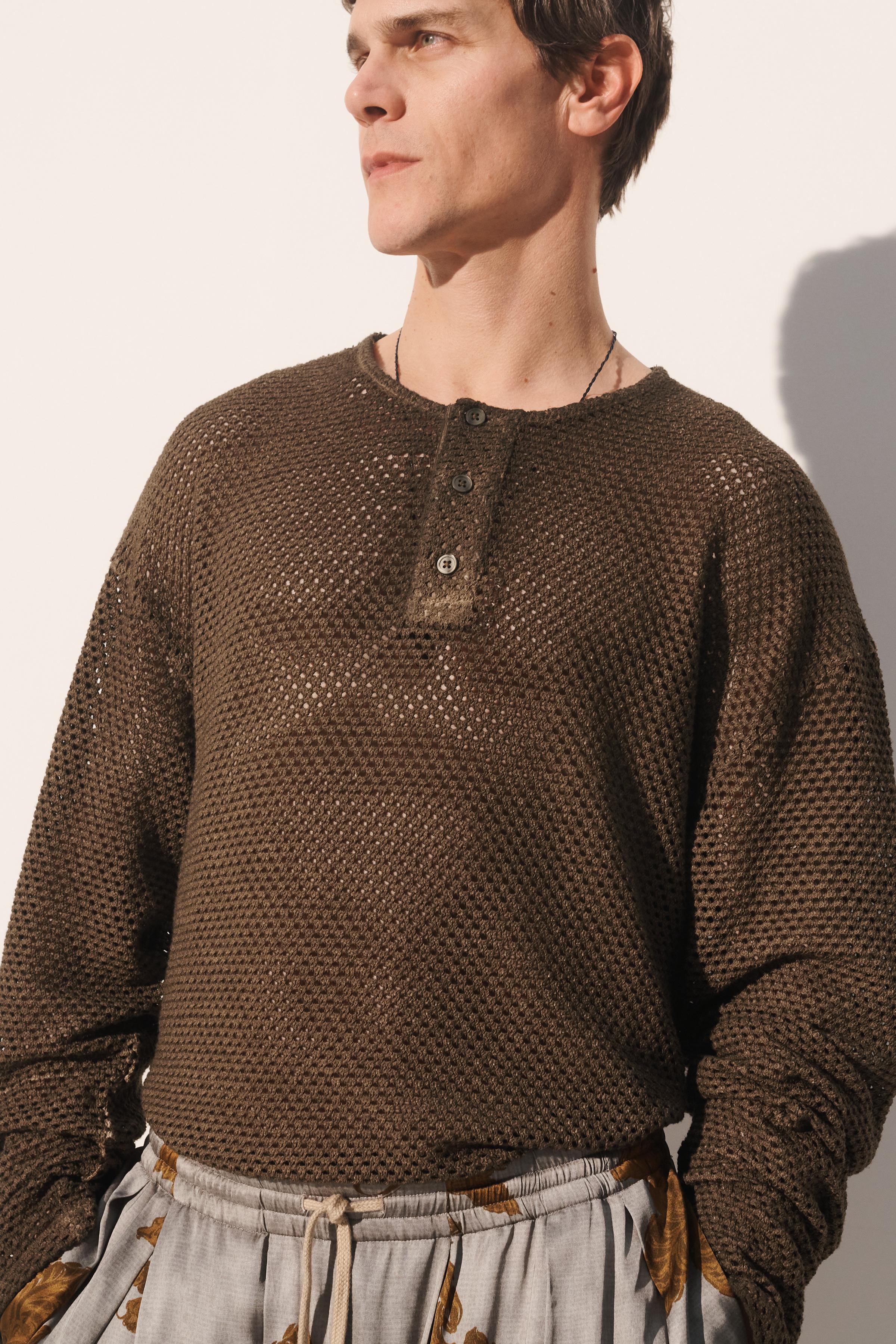 HAUT EN MAILLE À COL TUNISIEN CROCHET