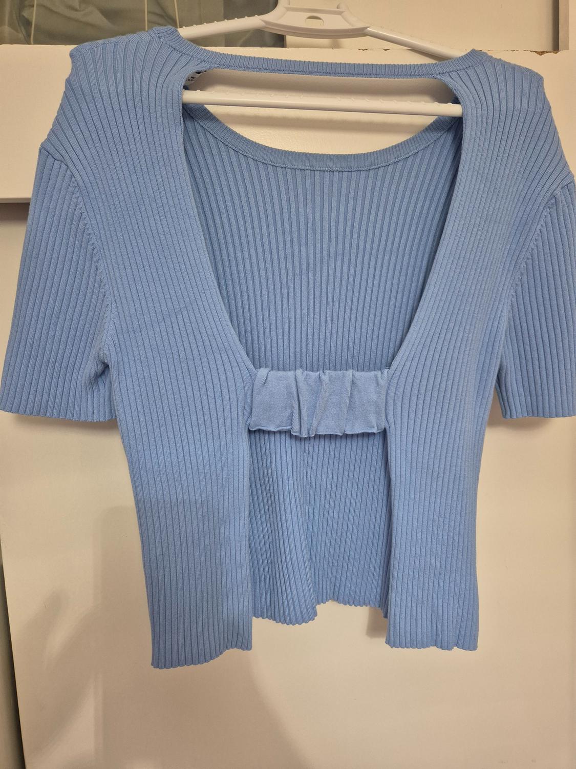 SWEATER WITH OPENING AT THE BACK - Image 2