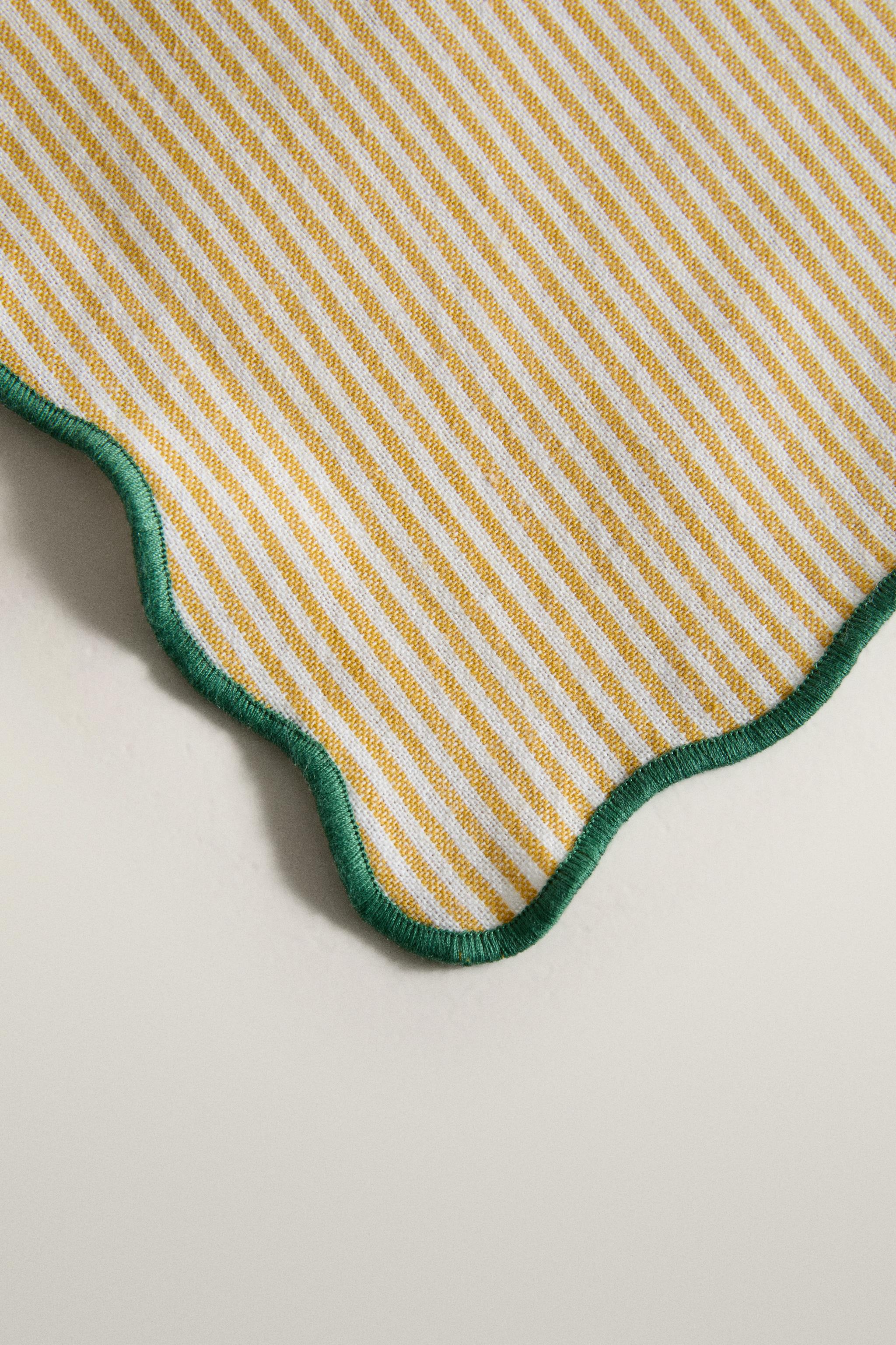 STRIPED NAPKINS WITH SCALLOPED EDGE (PACK OF 2)