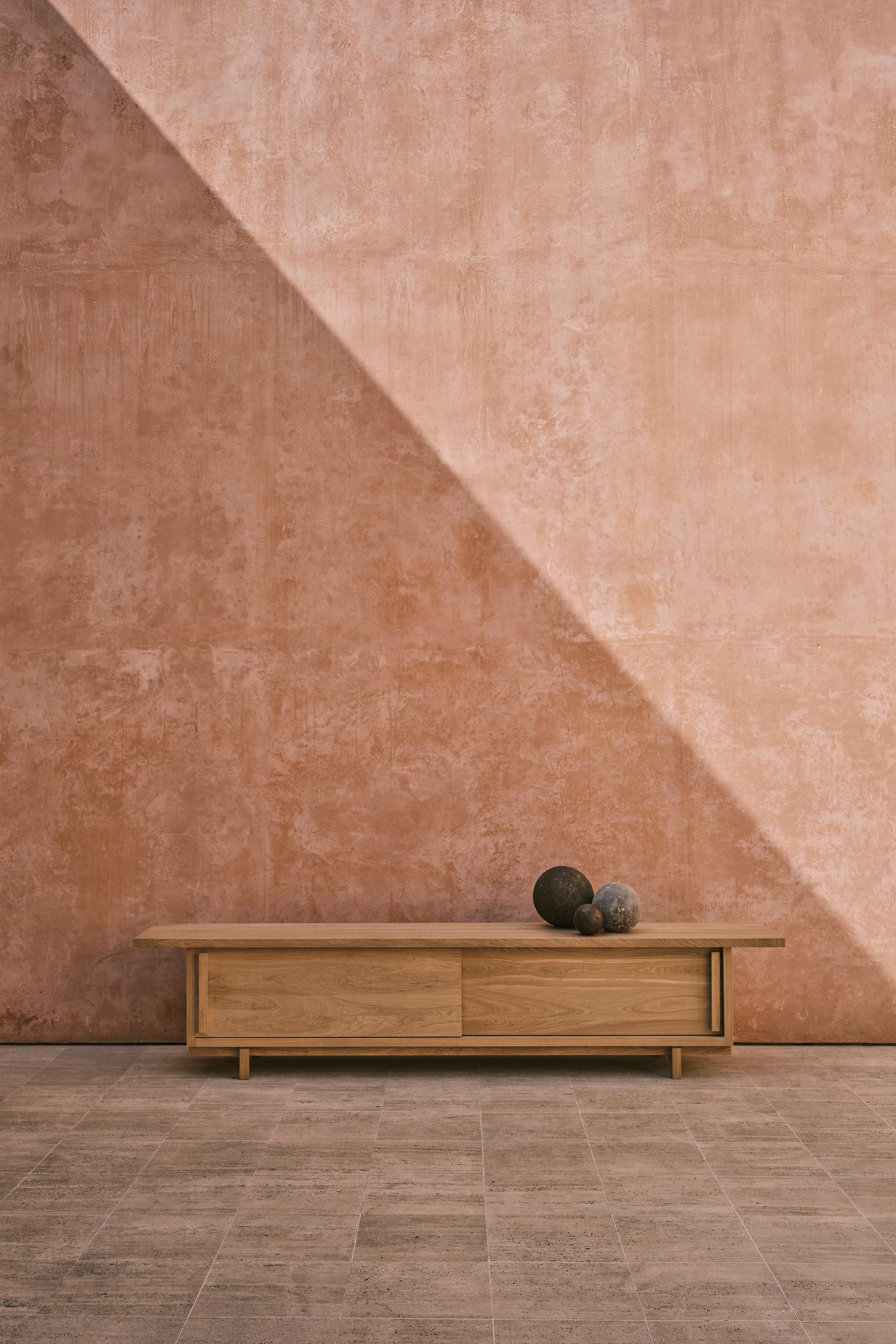 SIDEBOARD 01