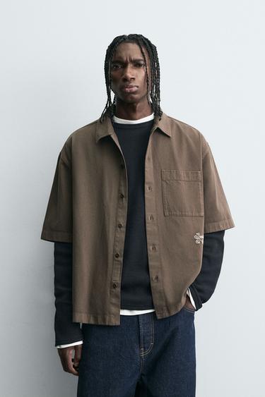 جاكيت قميصي هيكلي مطرز - بني الخاص بـ Zara