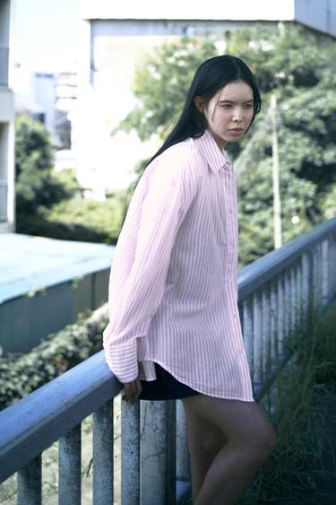 オーバーサイズ ストライプ柄ガーゼシャツホワイト/ピンクZaraのオーバーサイズ ストライプ柄ガーゼシャツ - ホワイト/ピンク