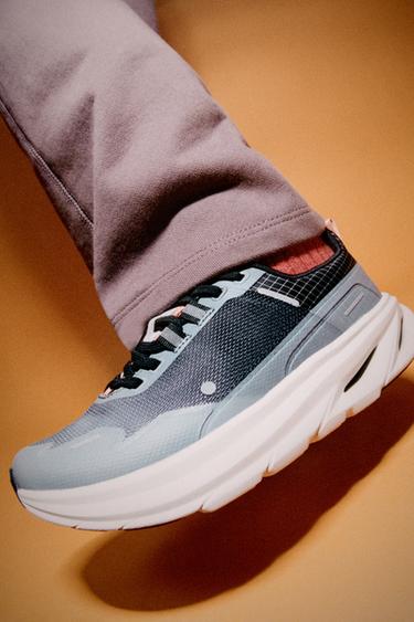 ZAPATILLA DEPORTIVA DETALLE SUELA - Negro de Zara
