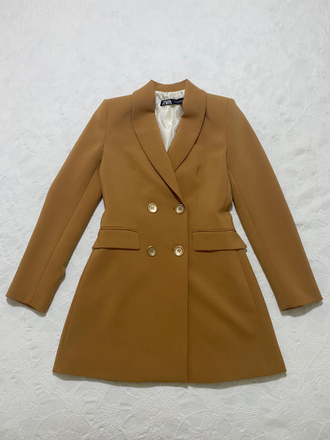 LONG DOUBLE-BREASTED BLAZER