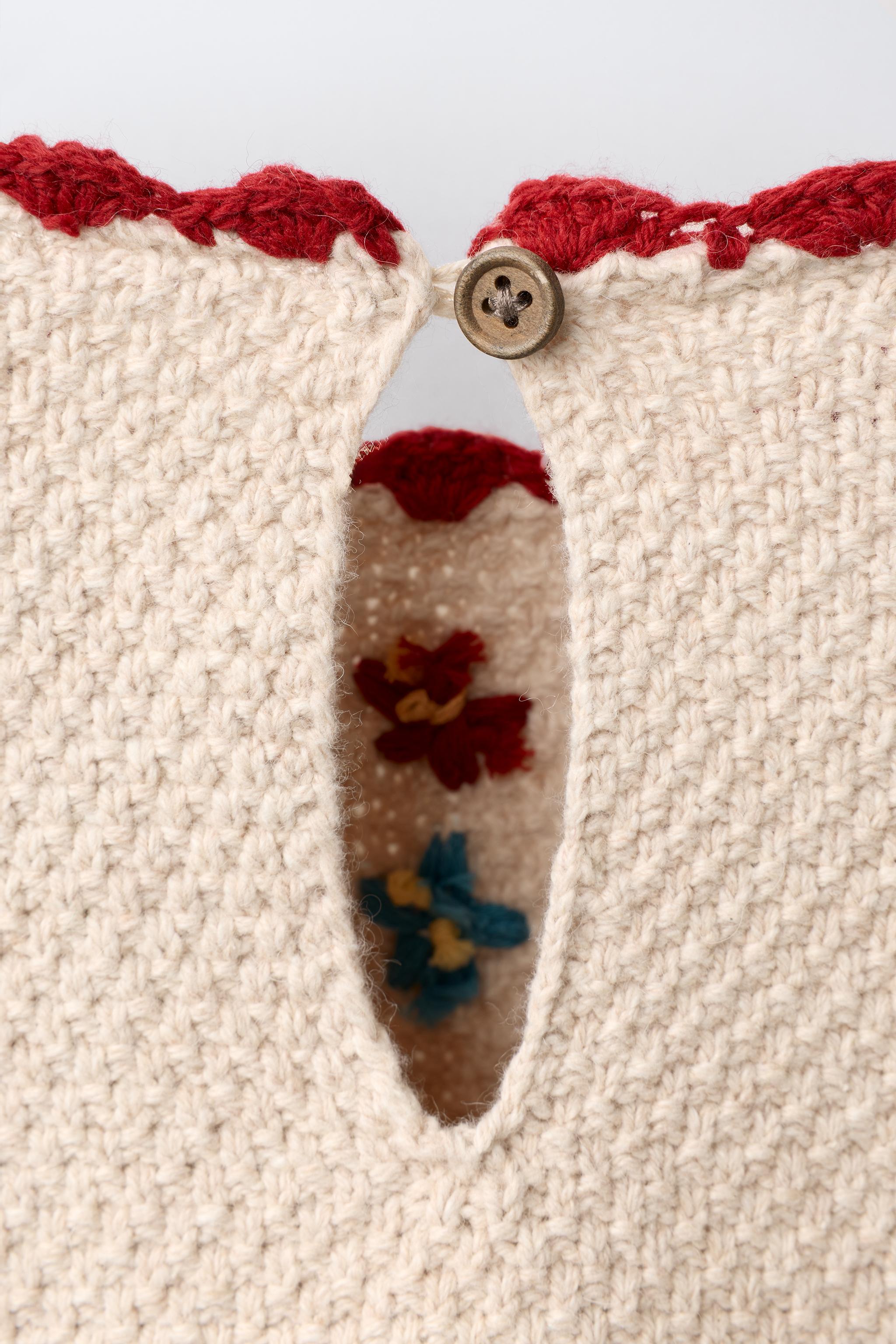 PULL EN MAILLE À FLEURS BRODÉES