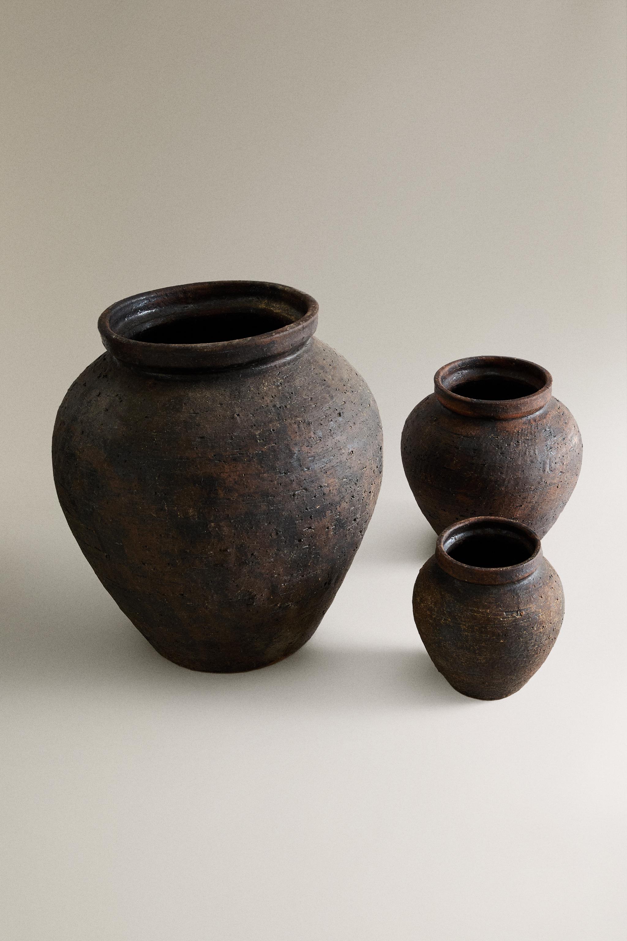テクスチャー セラミック 花瓶 - ダークブラウン | ZARA Japan