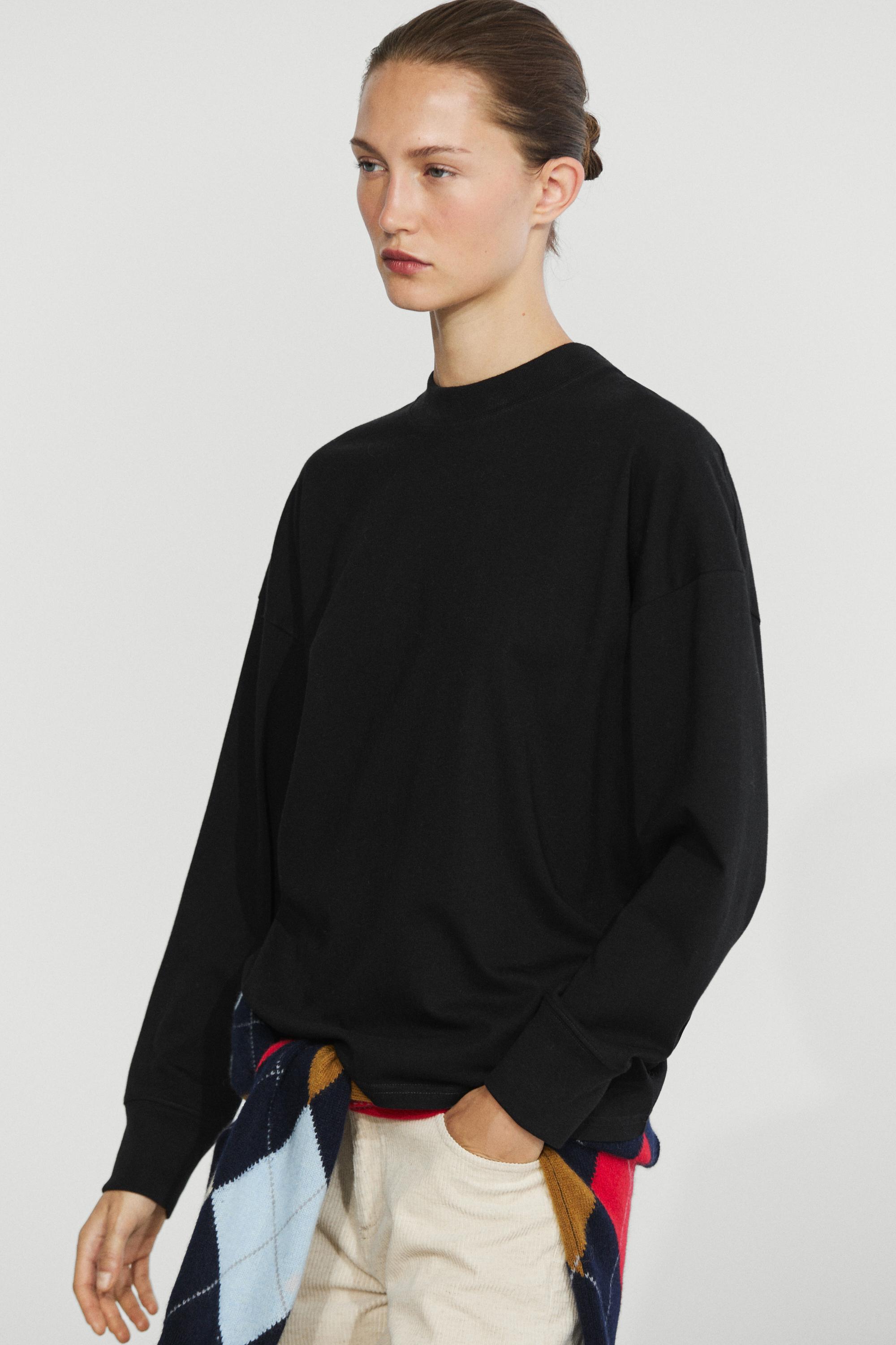 Long sleeve round neck T-shirt