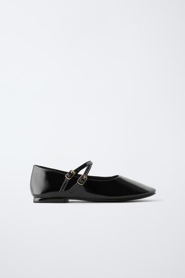 ЛАКИРОВАННЫЕ БАЛЕТКИ С РЕМЕШКАМИ — Черный от Zara — изображение 0