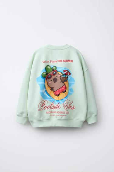 Zaras SWEATSHIRT MED TRYCK CAPIBARA CAPYFUN © - Ljusgrön
