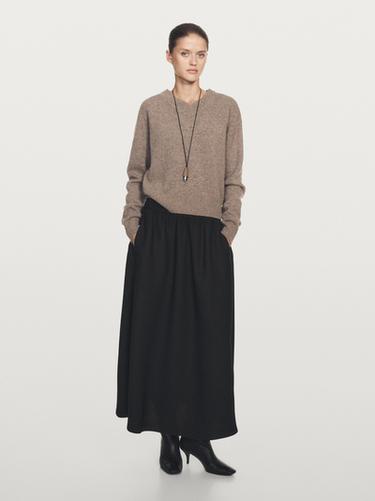 Jupe midi évasée à taille élastique - Noir de Zara