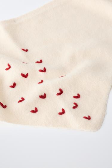 EMBROIDERED TRIANGULAR KNIT SCARF — Ecru 2