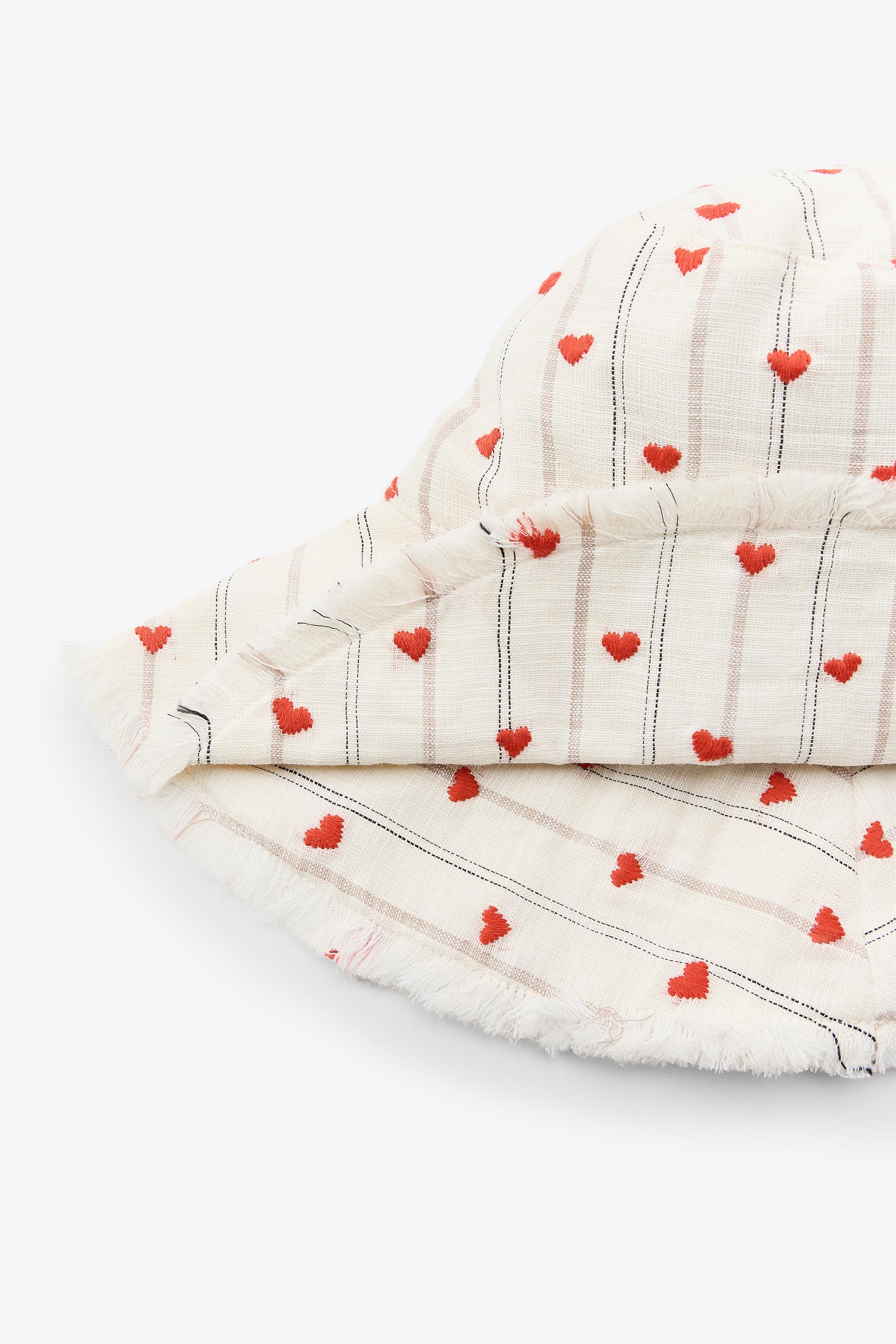 CHAPEAU BOB RAYURES BRODERIES CŒURS