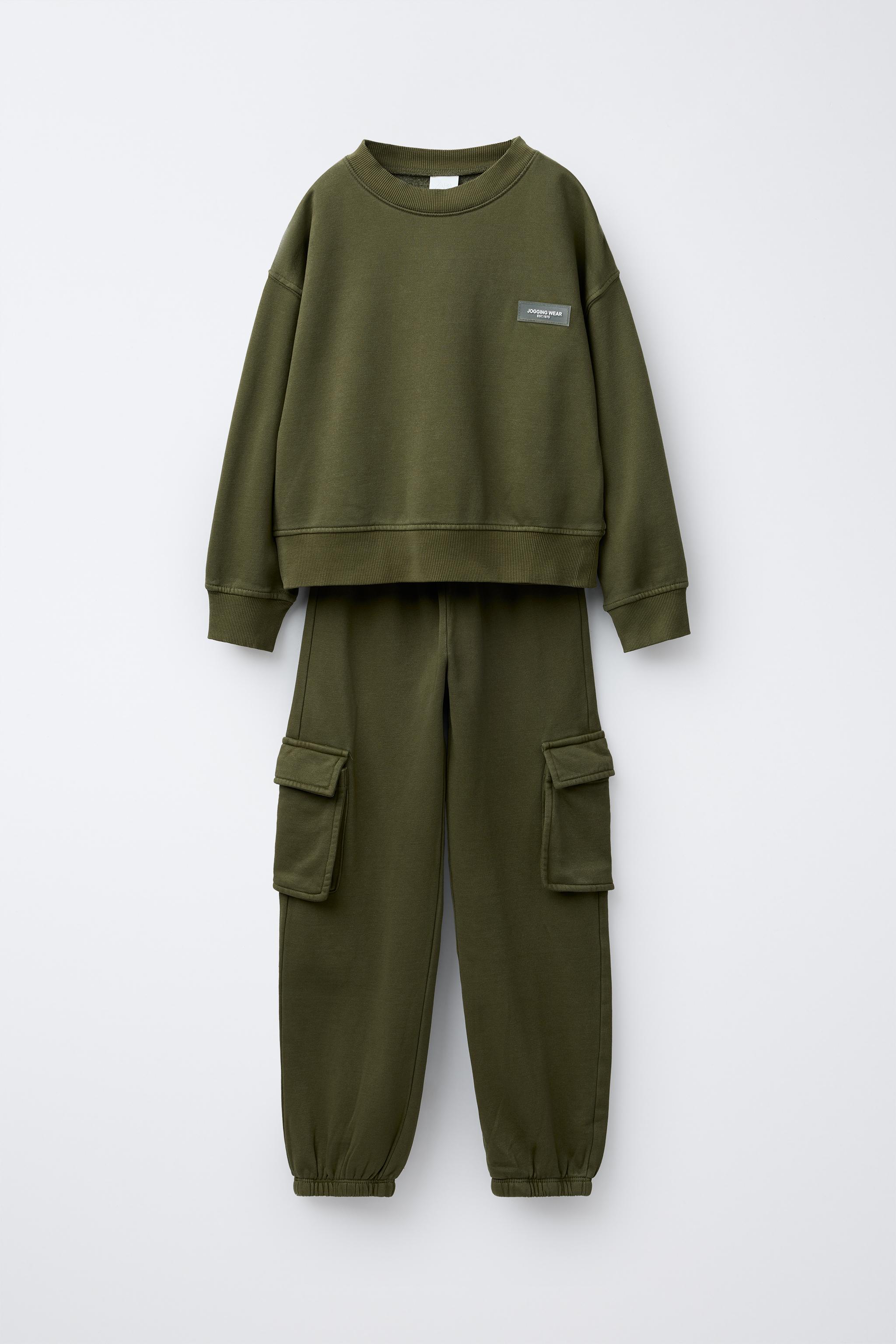 SWEATSHIRT AND CARGO JOGGER SET WITH RUBBERIZED LABEL - Khaki