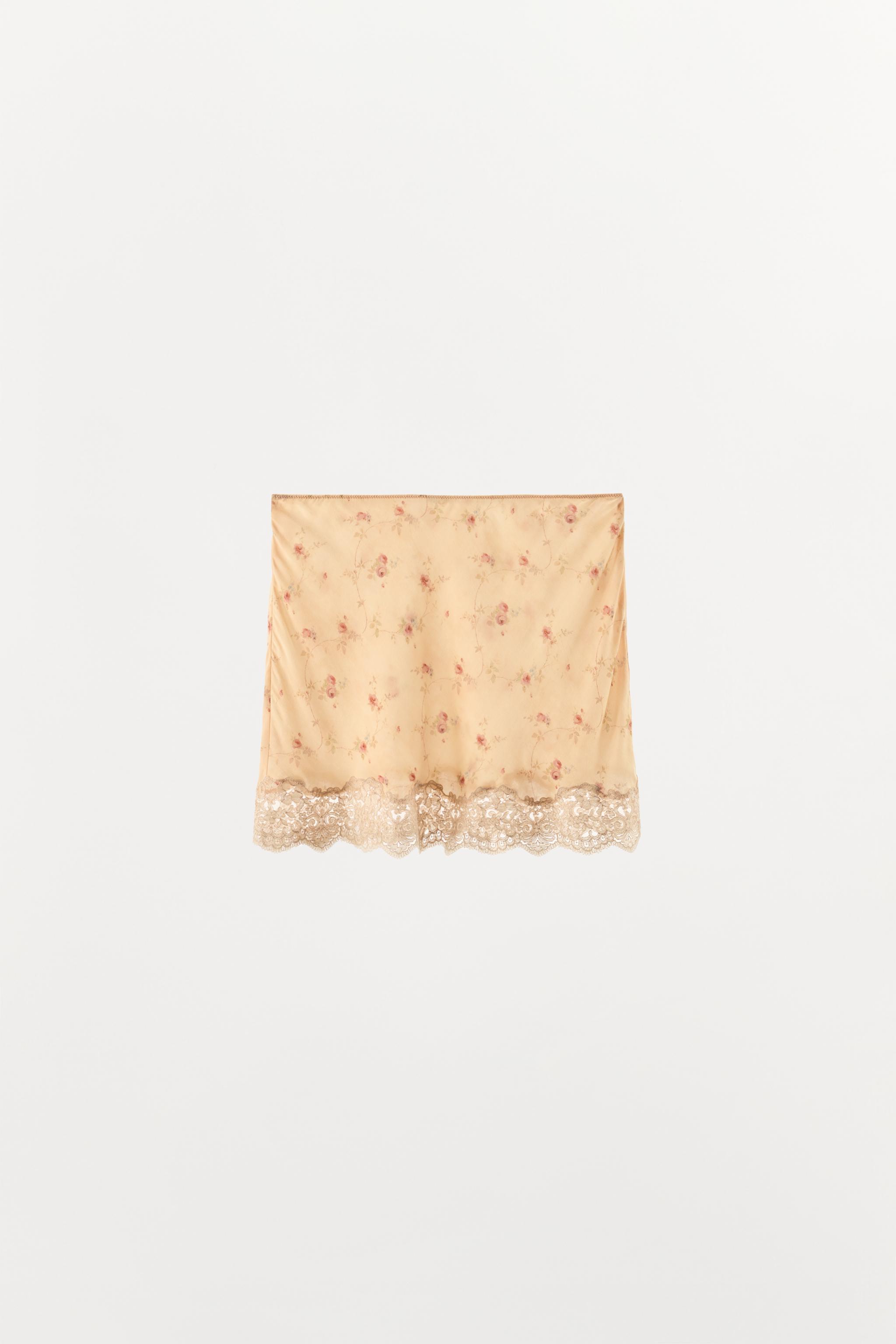 JUPE À IMPRIMÉ FLEURI ET DENTELLE